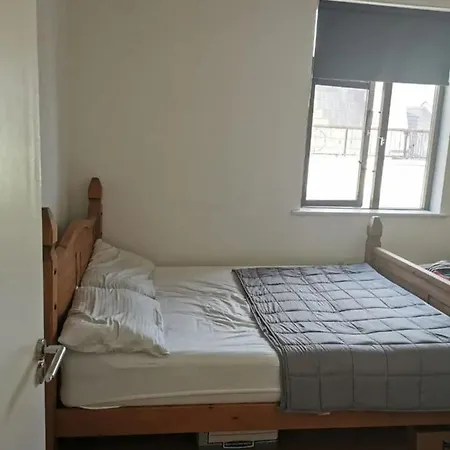 Apartment Central Spacious W/ Balcony & View *